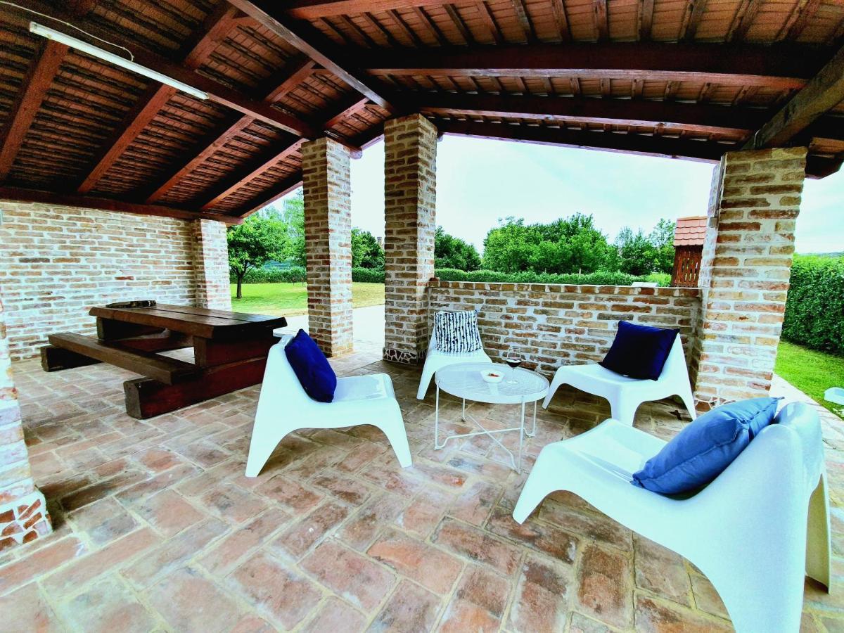 Villa Mons Aureus Popovac Bagian luar foto