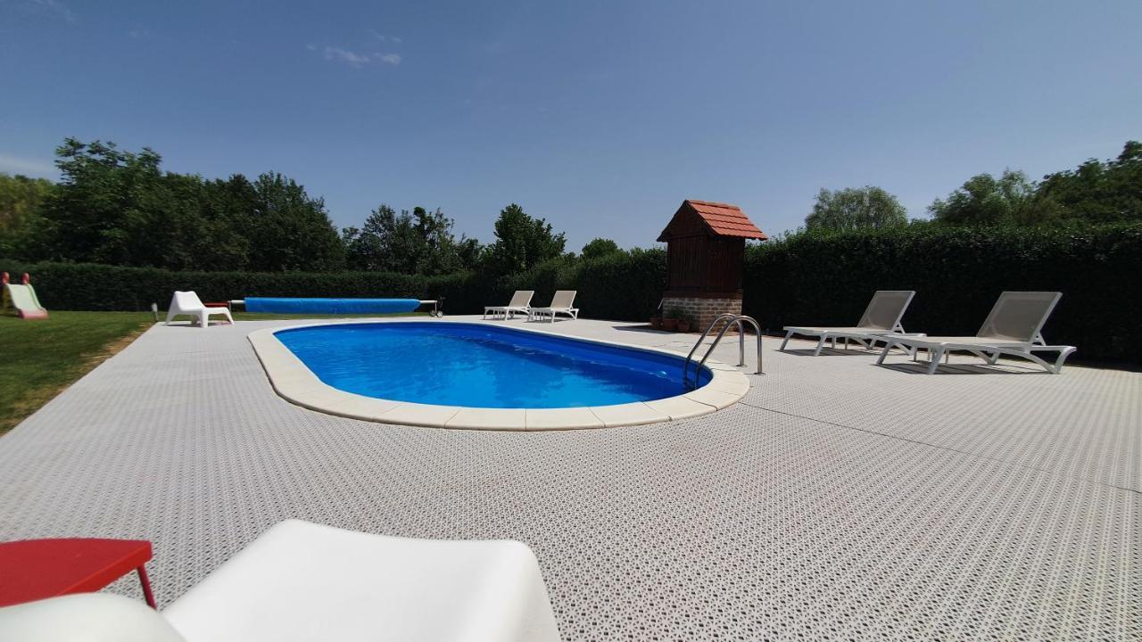 Villa Mons Aureus Popovac Bagian luar foto