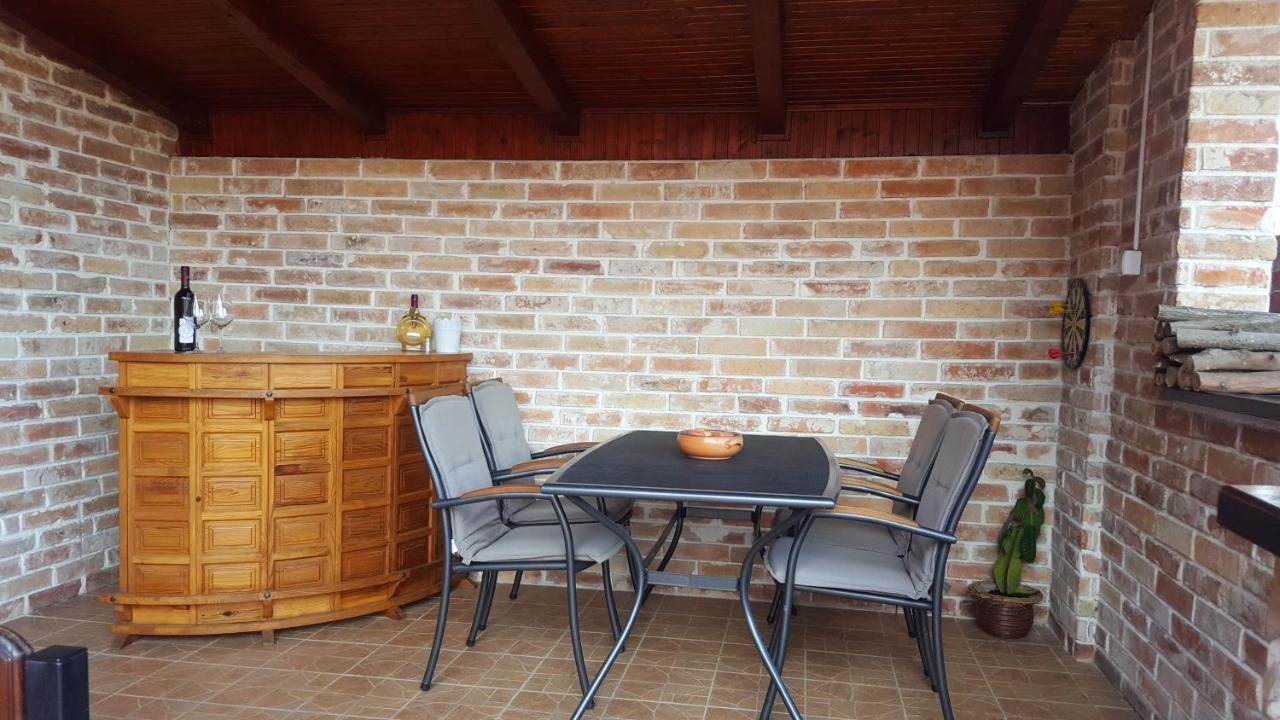 Villa Mons Aureus Popovac Bagian luar foto